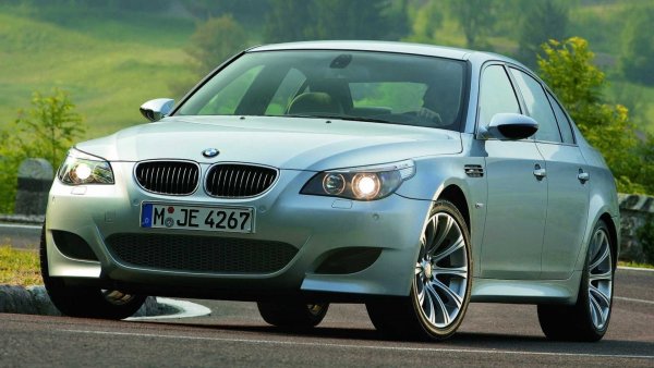 Германците имат репутацията на логични и премерени хора, но инженерите от M дивизията бяха доста по-фриволни с E60 M5. Този модел е оборудван с 5-литров V10 двигател, който може да ускори автомобила от 0 до 96 км/ч за 4,7 секунди, при електронно ограничена максимална скорост от 250 км/ч. Те дори произведоха комби вариант, който беше също толкова бърз.